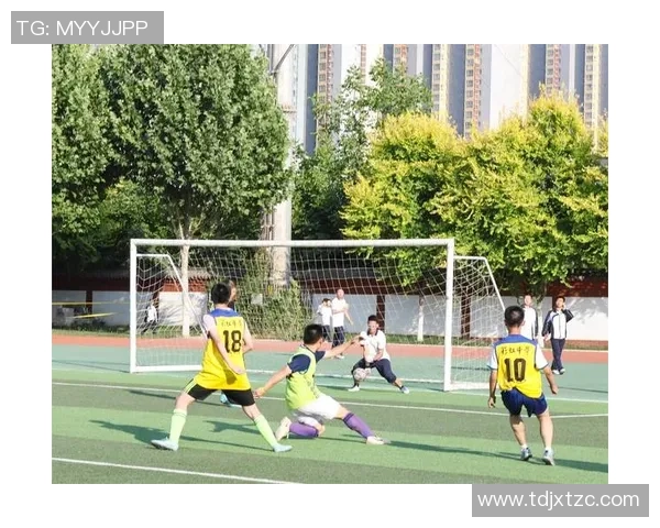 绿茵荣耀时刻足球巨星携手共庆激情赛场精彩瞬间 绿茵荣耀时刻足球巨星携手共庆激情赛场精彩瞬间